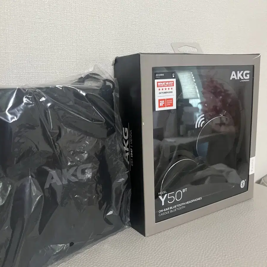 AKG Y50bt 헤드폰 판매합니다. 고급파우치 포함