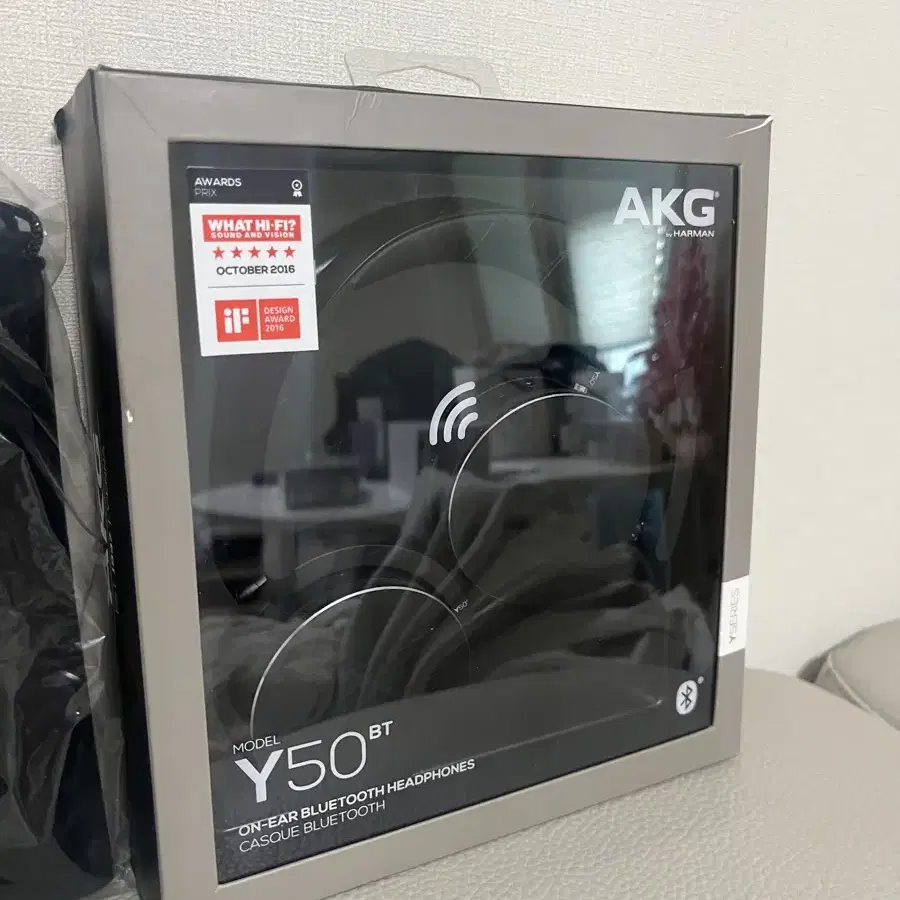 AKG Y50bt 헤드폰 판매합니다. 고급파우치 포함