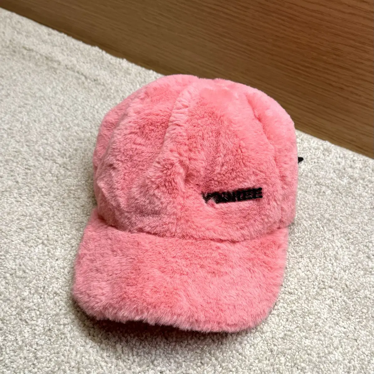 YOUHEE 유희 FUR BALL CAP (PINK)