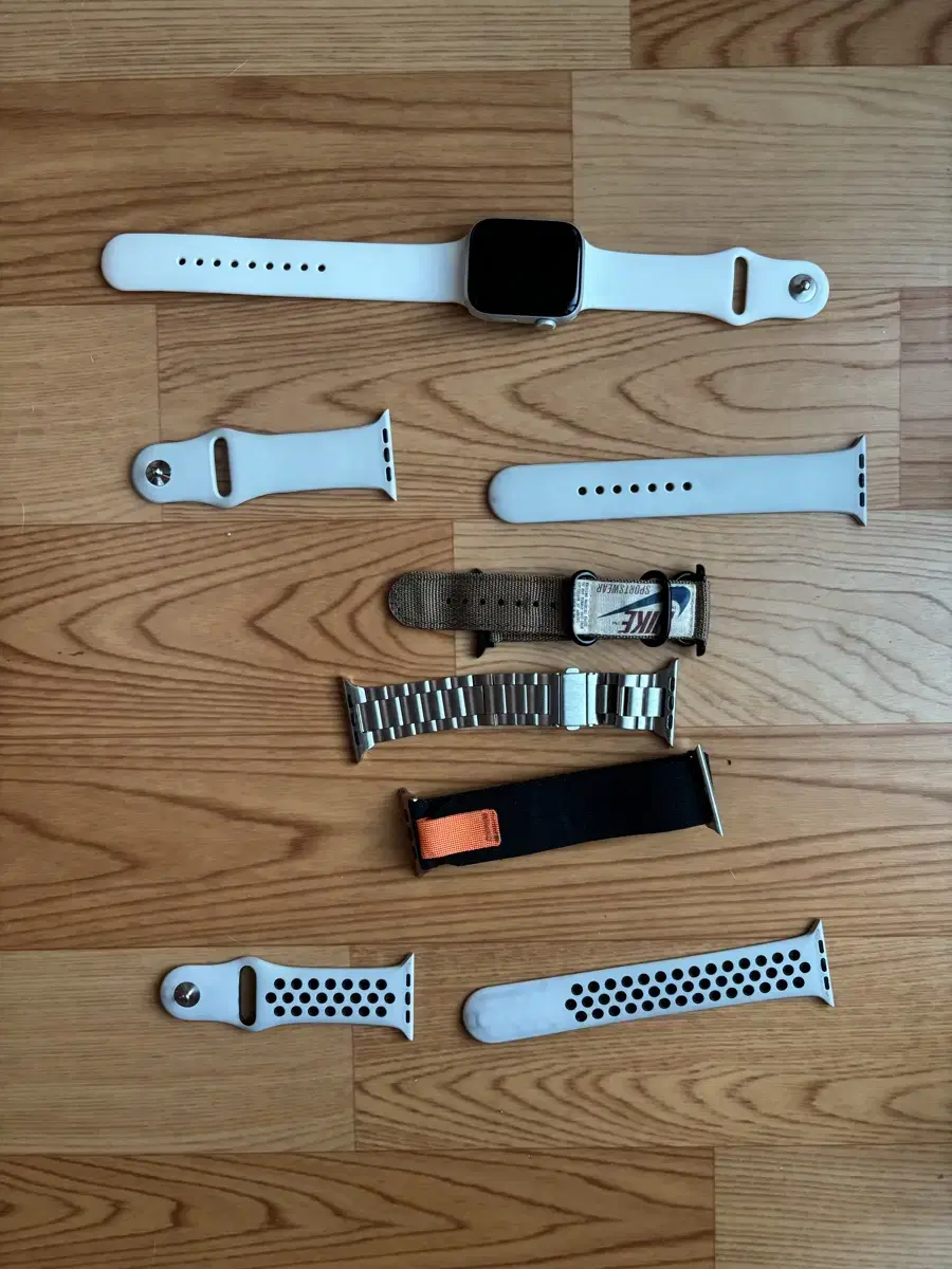 Apple WatchSe Nike Silver (Cellular X) + Straps