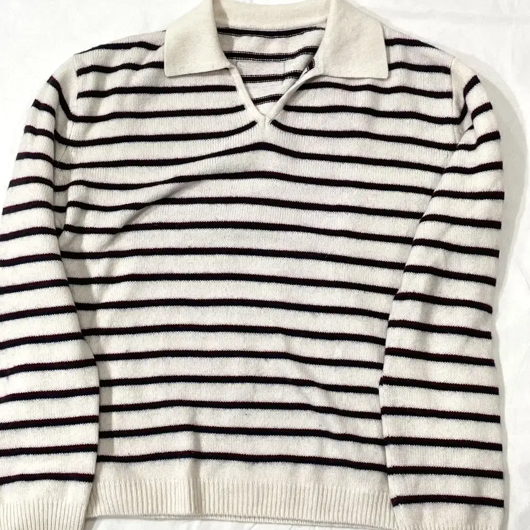 르니나 marche v neck collar stripe knit