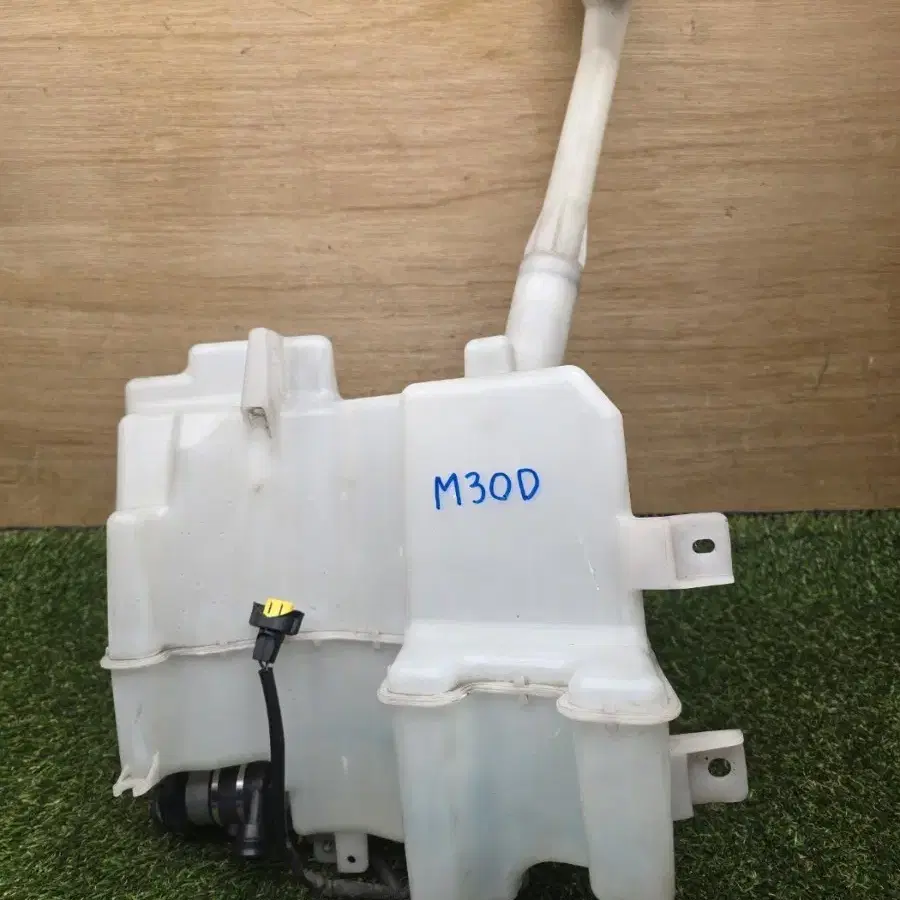 인피니티 M30D 워셔액탱크