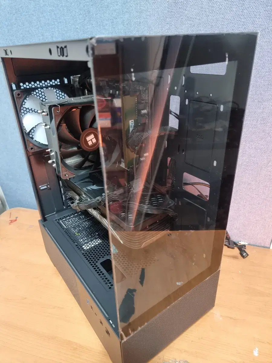 Ryzen7 5800x GTX1660s 겜본체