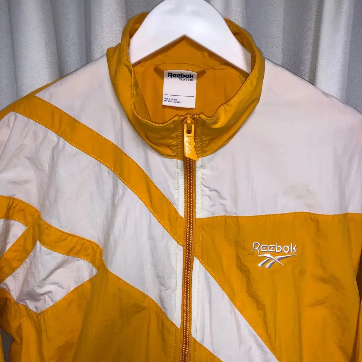 리복 클래식 바람막이 LF VECTOR TRACKTOP (L)