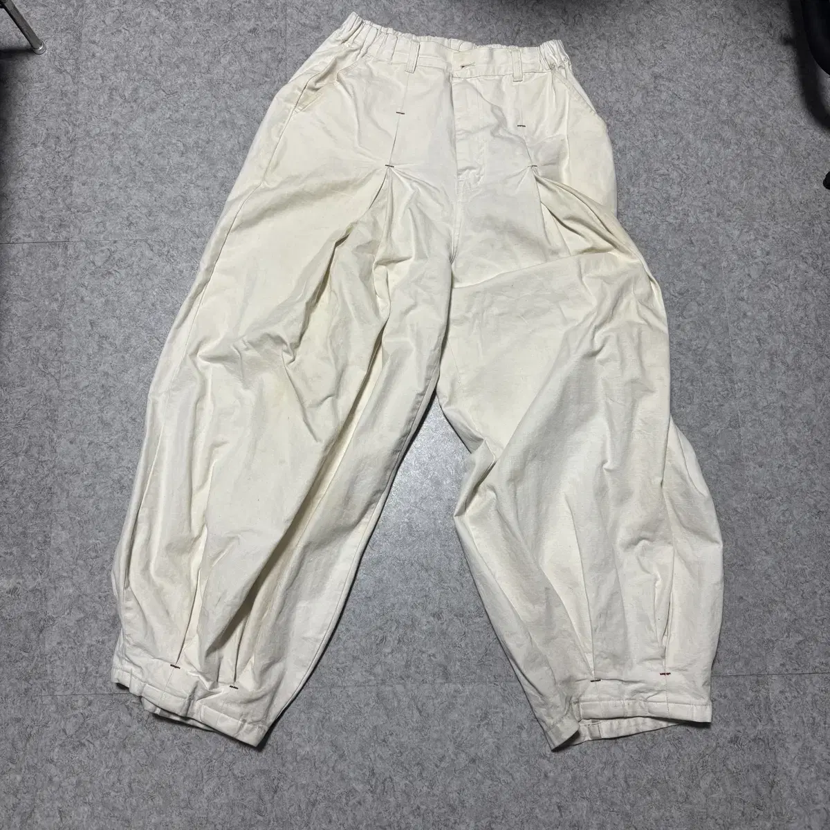 앵글런 unbalance balloon pants ivory