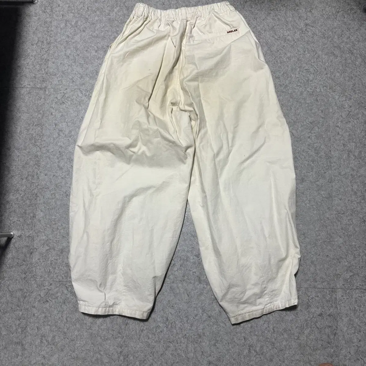 앵글런 unbalance balloon pants ivory