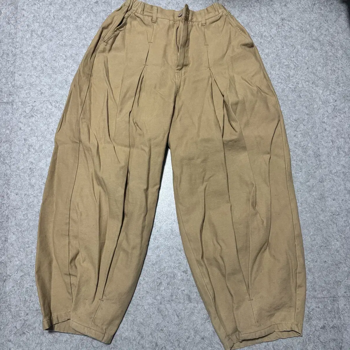 앵글런 Long tuck wing ballon pants