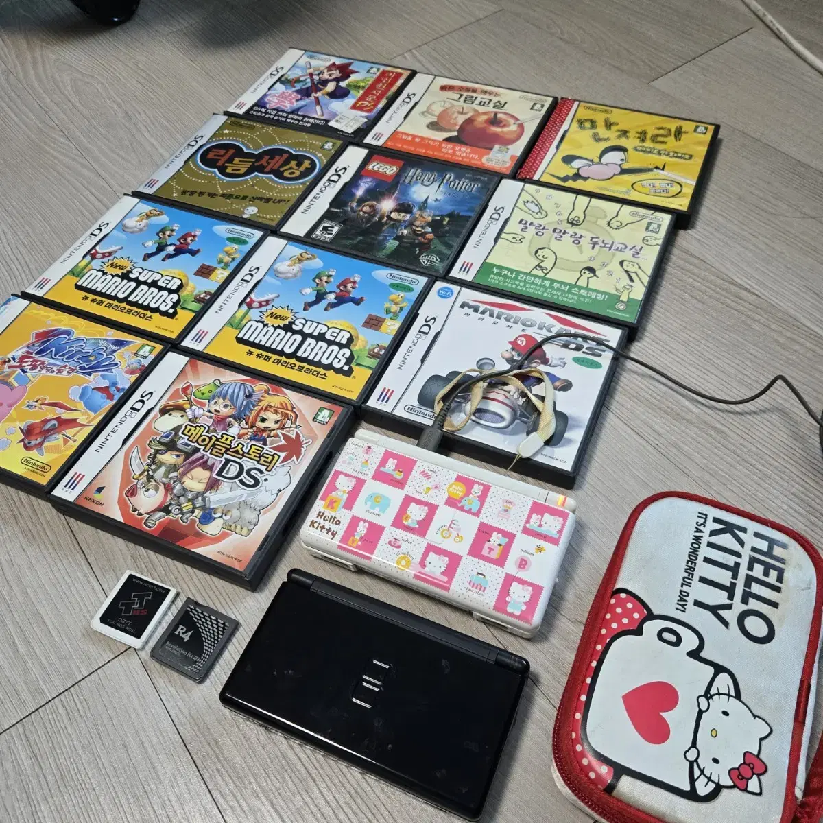 닌텐도 DS lite + 칩 9개 + 충전기 일괄