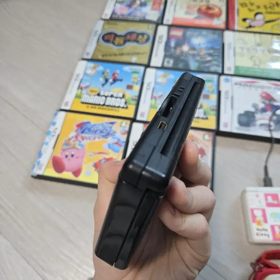 닌텐도 DS lite + 칩 10개 + 충전기 1개 일괄