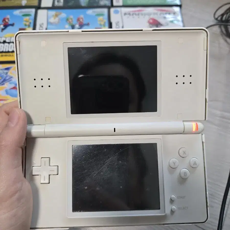 닌텐도 DS lite + 칩 10개 + 충전기 1개 일괄