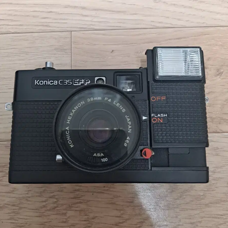 Konica C35EF-P (엔디워홀) 필름카메라판매합니다.