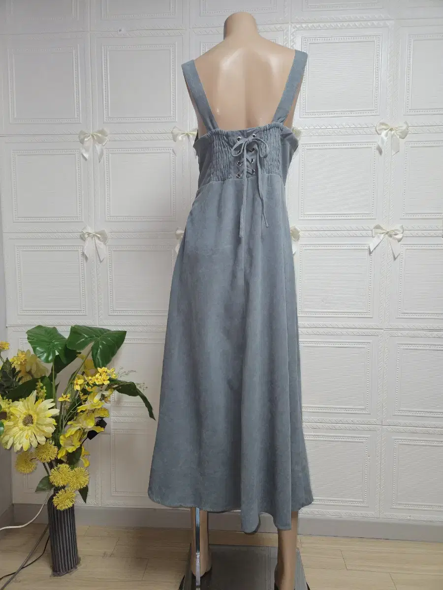 Suede Maxi Long ONEPIECE with Back Ribbon Points