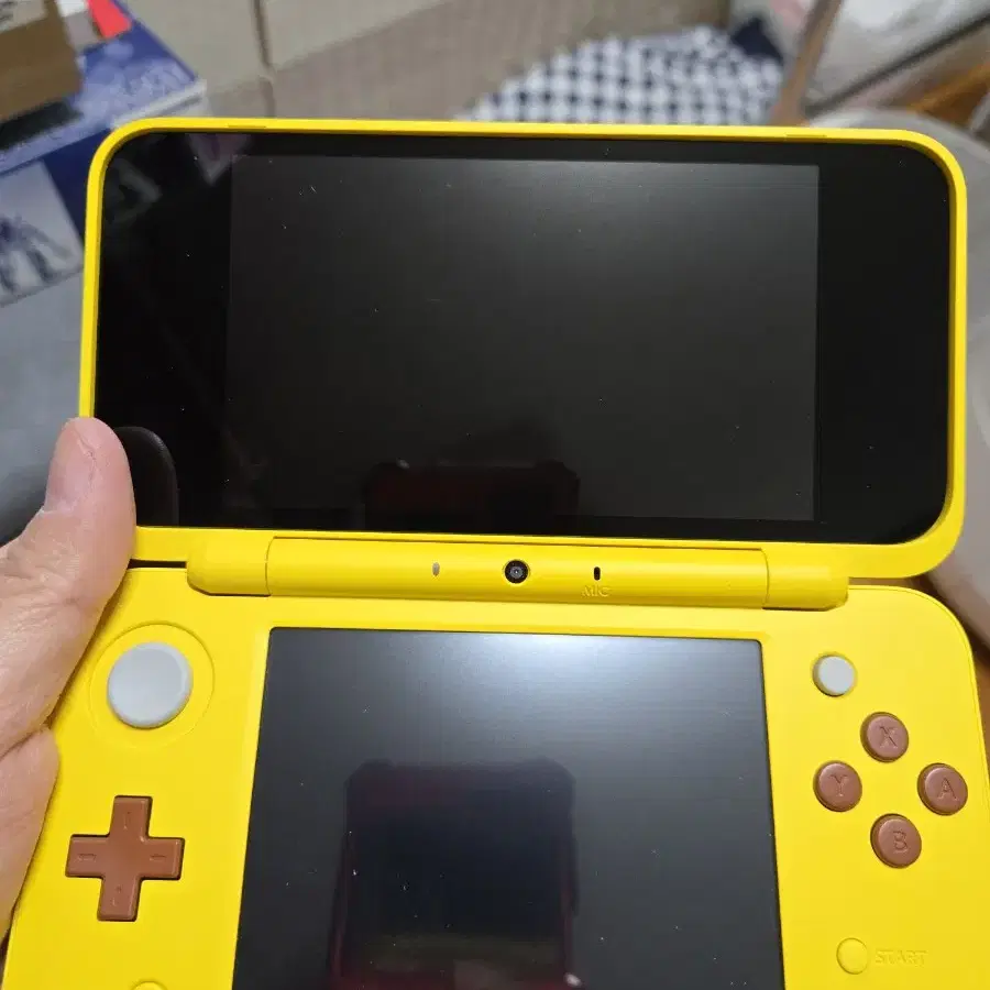 닌텐도뉴2dsxl 포켓몬에디션 새상품팝니다~~