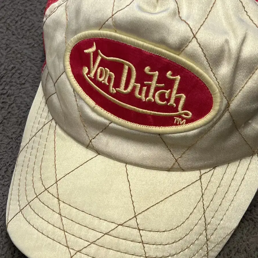 본더치(Von Dutch) 아이보리핑크 매쉬 트리커캡