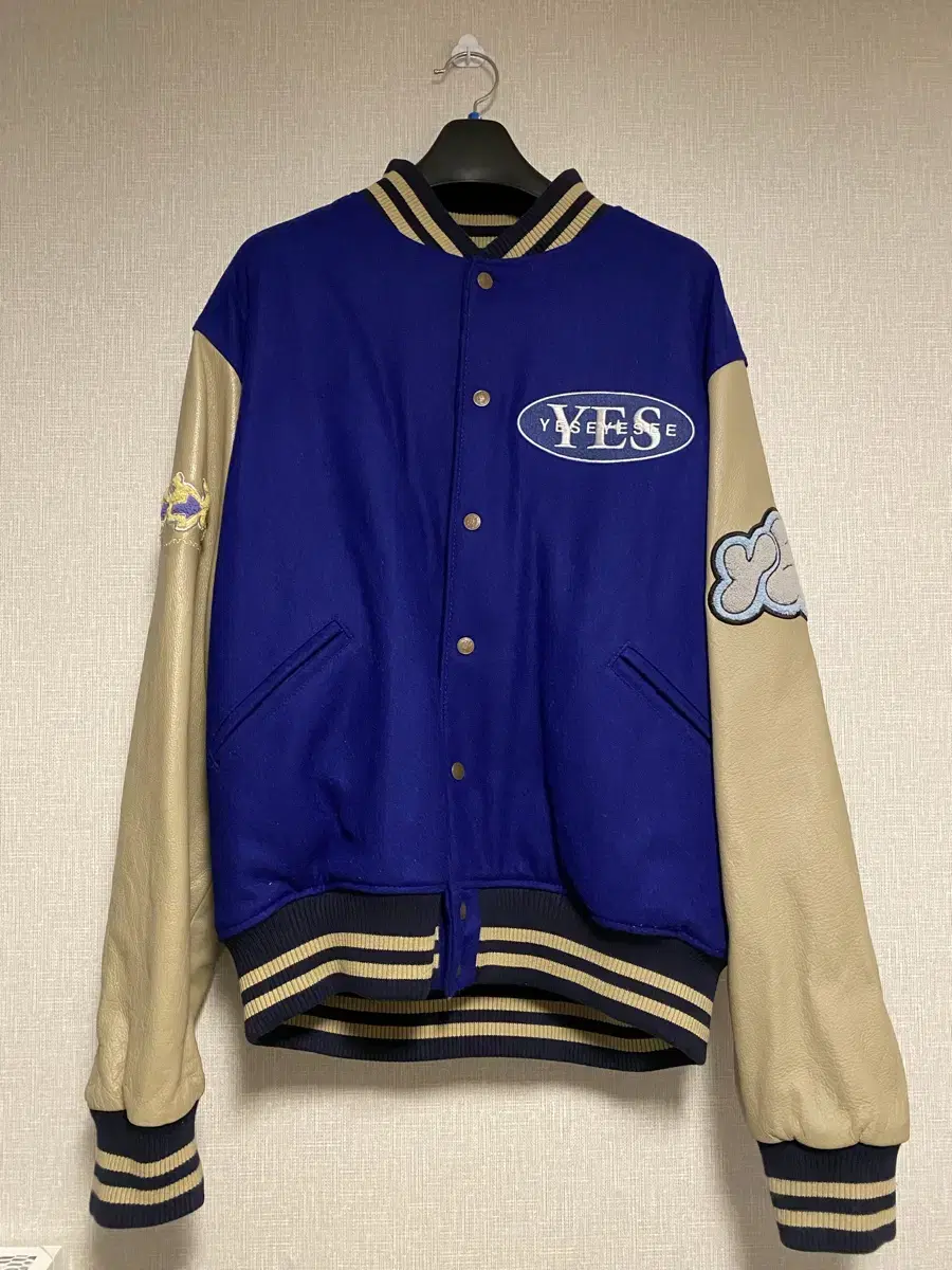 yeseyesee POKER VARSITY JACKET Navy