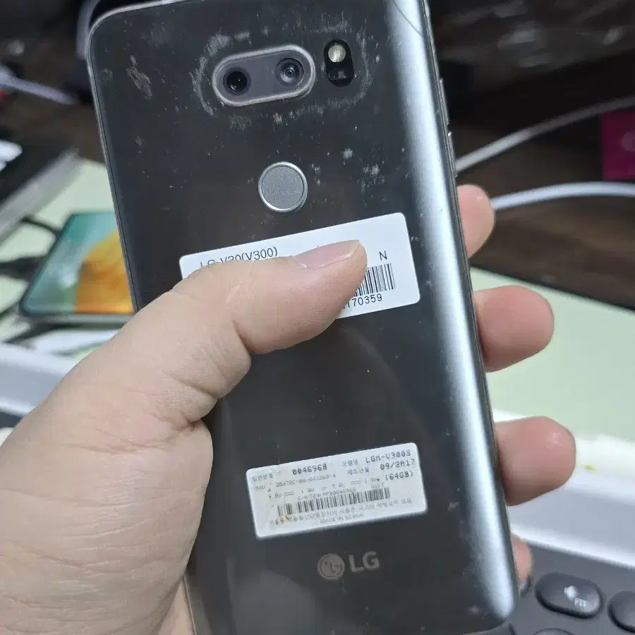 (102)lg v30 64gb 판매합니다