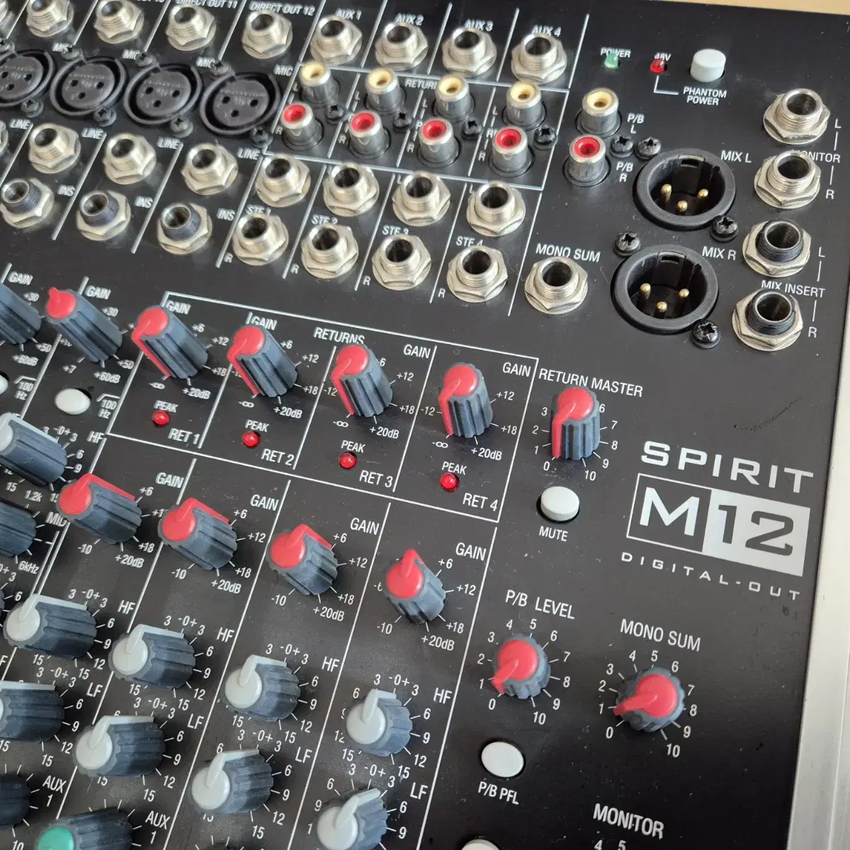 SOUNDCRAFT SPIRIT M12 믹서