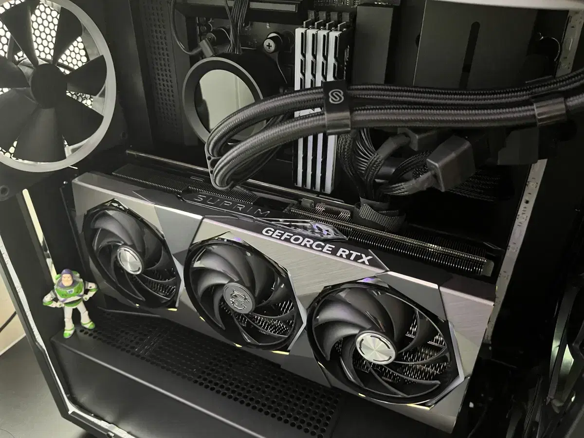 [업자환영] RTX 4090 슈프림 x 중고