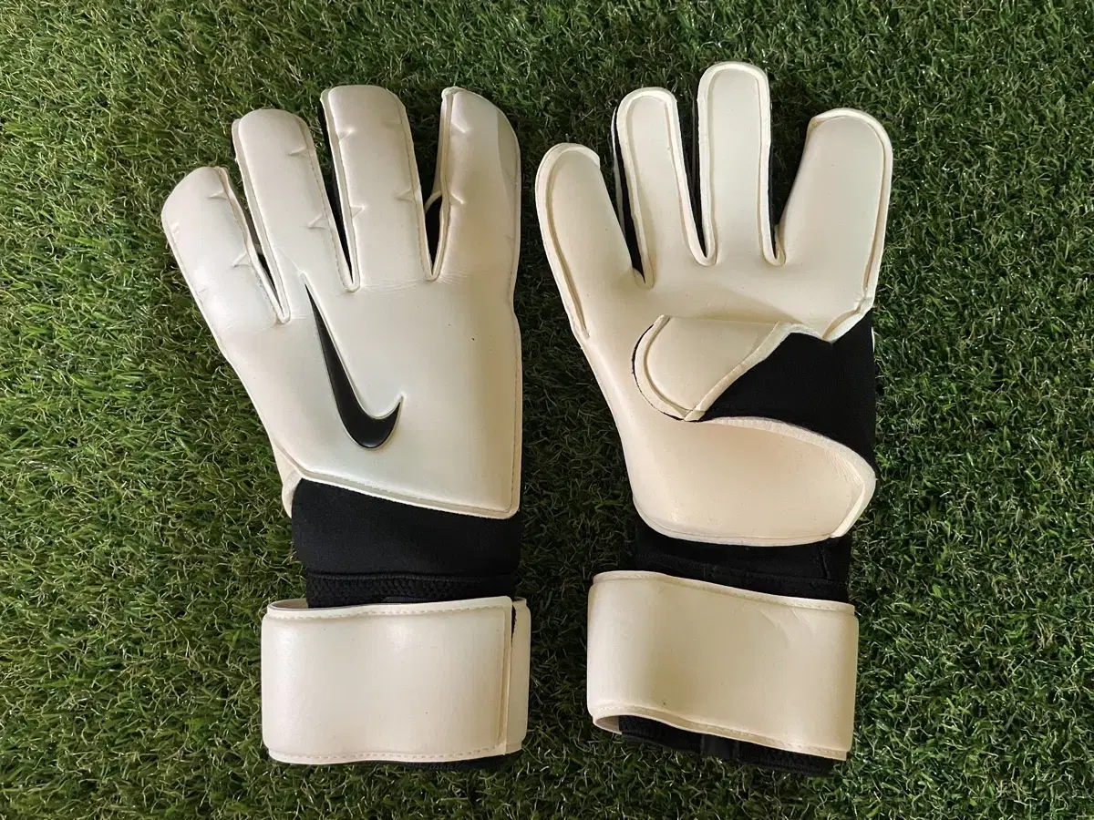 Nike VaporGrip 3 Promo Goalie Glove No. 10