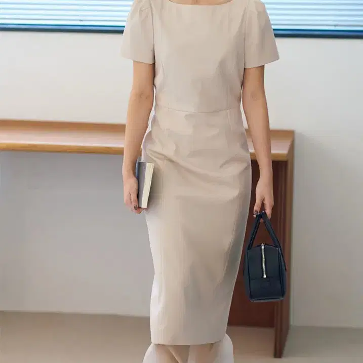 라메레이 See-through Boat Neck Dress