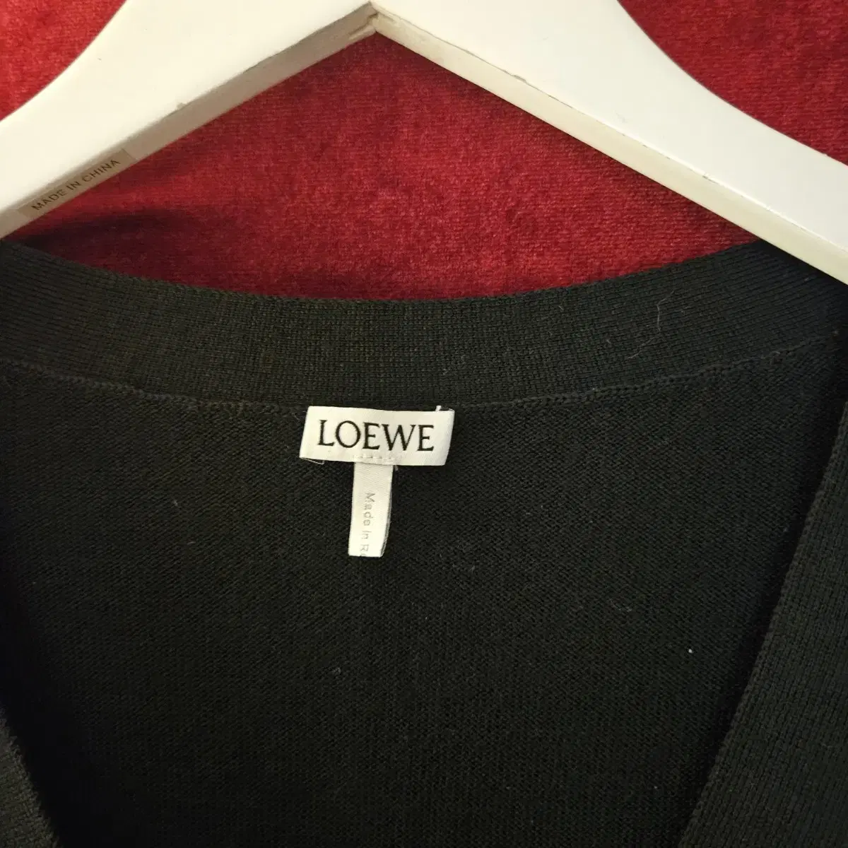 로에베(LOEWE) 시그니쳐 자수 Lana Wool 100% 가디건