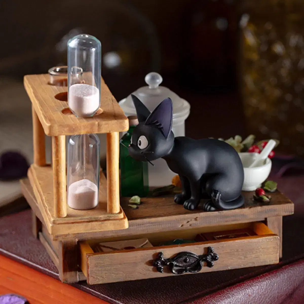 Ghibli Hourglass Hourglass Diorama with Keys to the Ghibli Witch Doctor