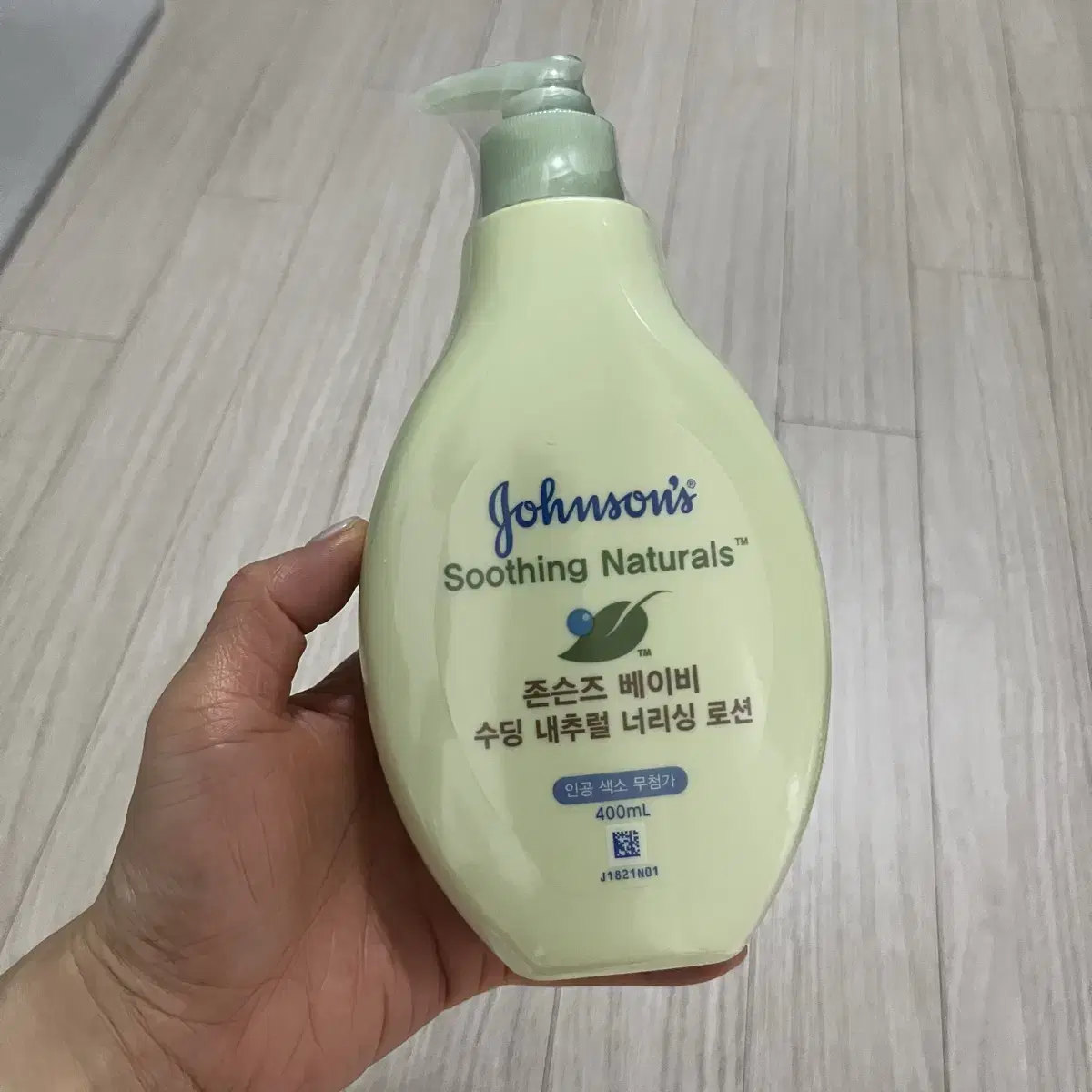 Johnson's Baby Soothing Natural Nourishing Lotion