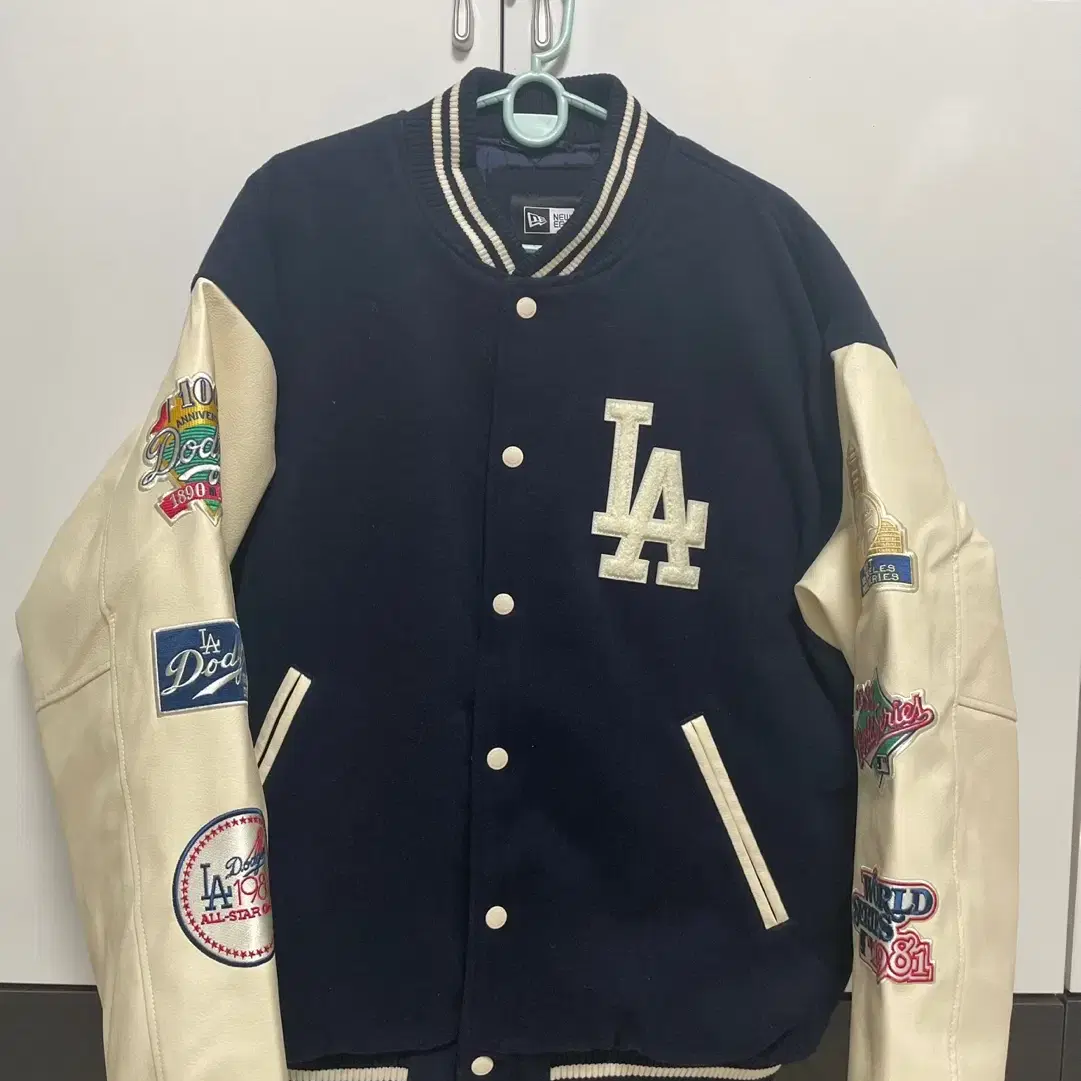 뉴에라 MLB LA 다저스 패치 바시티 재킷 스카이 캡션 XL