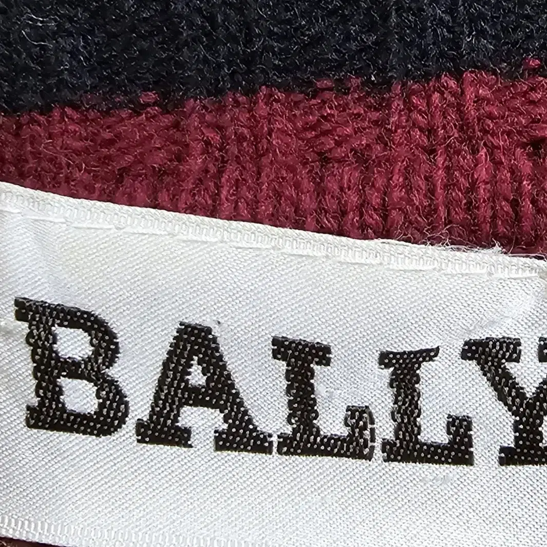 BALLY 발리 빈티지 브이넥 니트