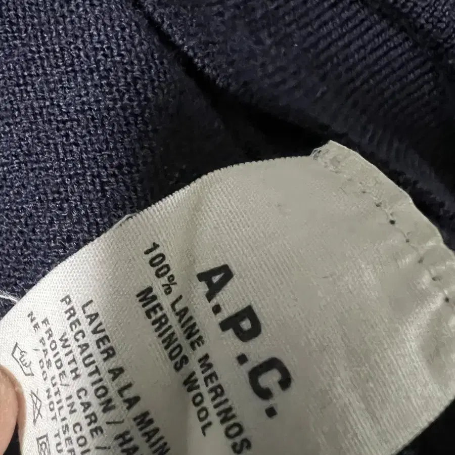 A.p.c. Pull savannah navy 아페쎄 메리노 니트