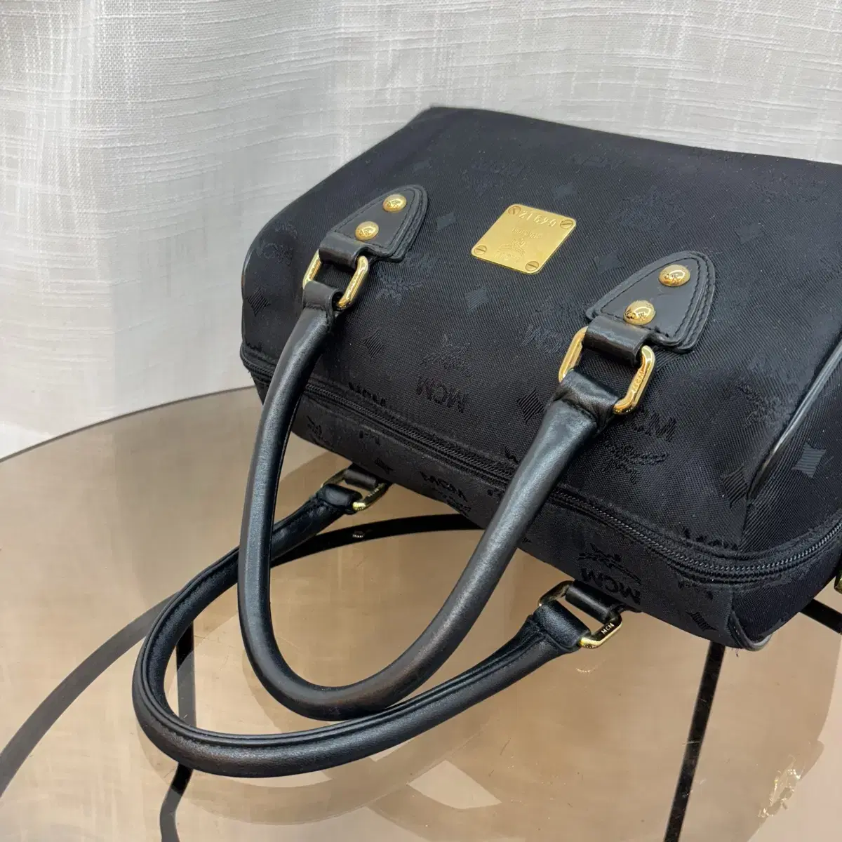 정품 MCM 블랙 토트백