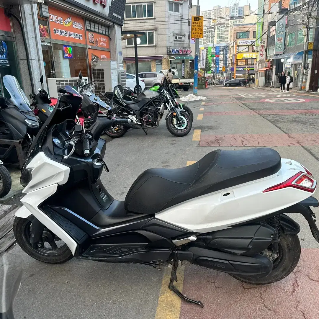 다운타운 st 125i 17년식 팝니다.