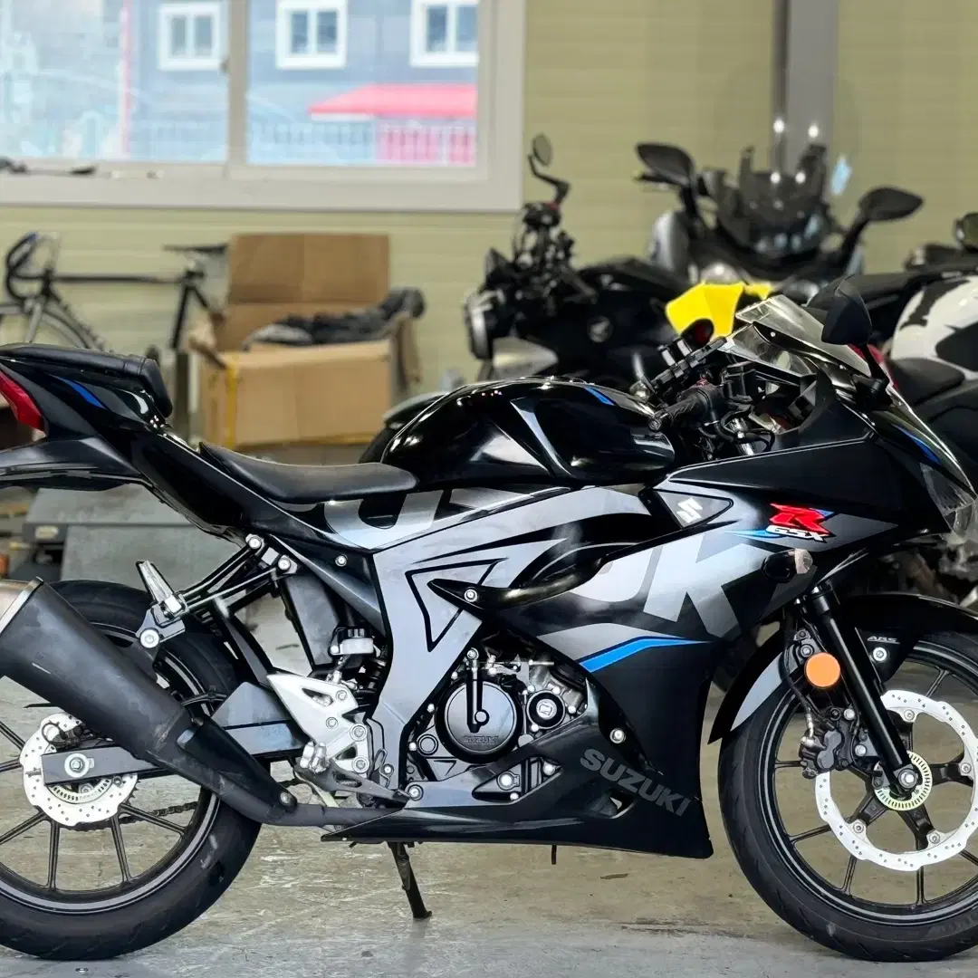 스즈키 gsxr125 2019년 / 7천키로수 / 앞뒤블박 판매합니다