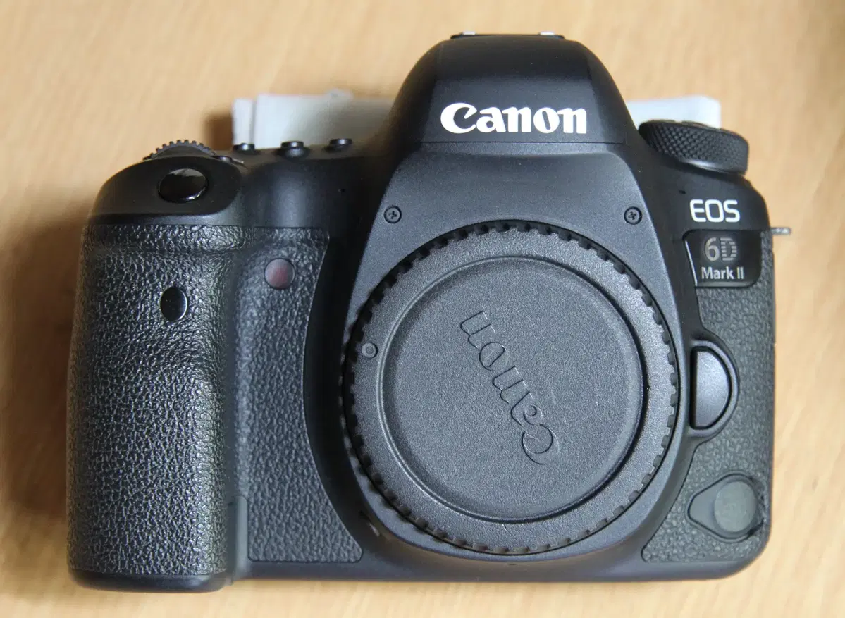 I'm selling my Canon 6DMARK2 nutmeg, BG-E21 serogrip...