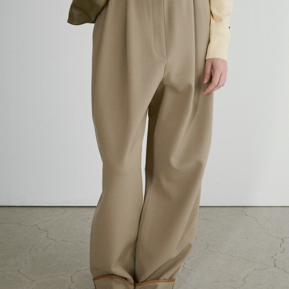 렉토 TUCKED DETAIL WIDE PANTS 베이지 판매 합니다