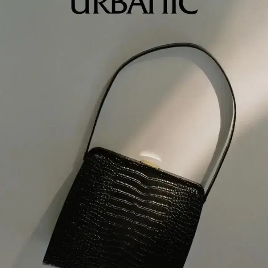 얼바닉30 brass clasp bag