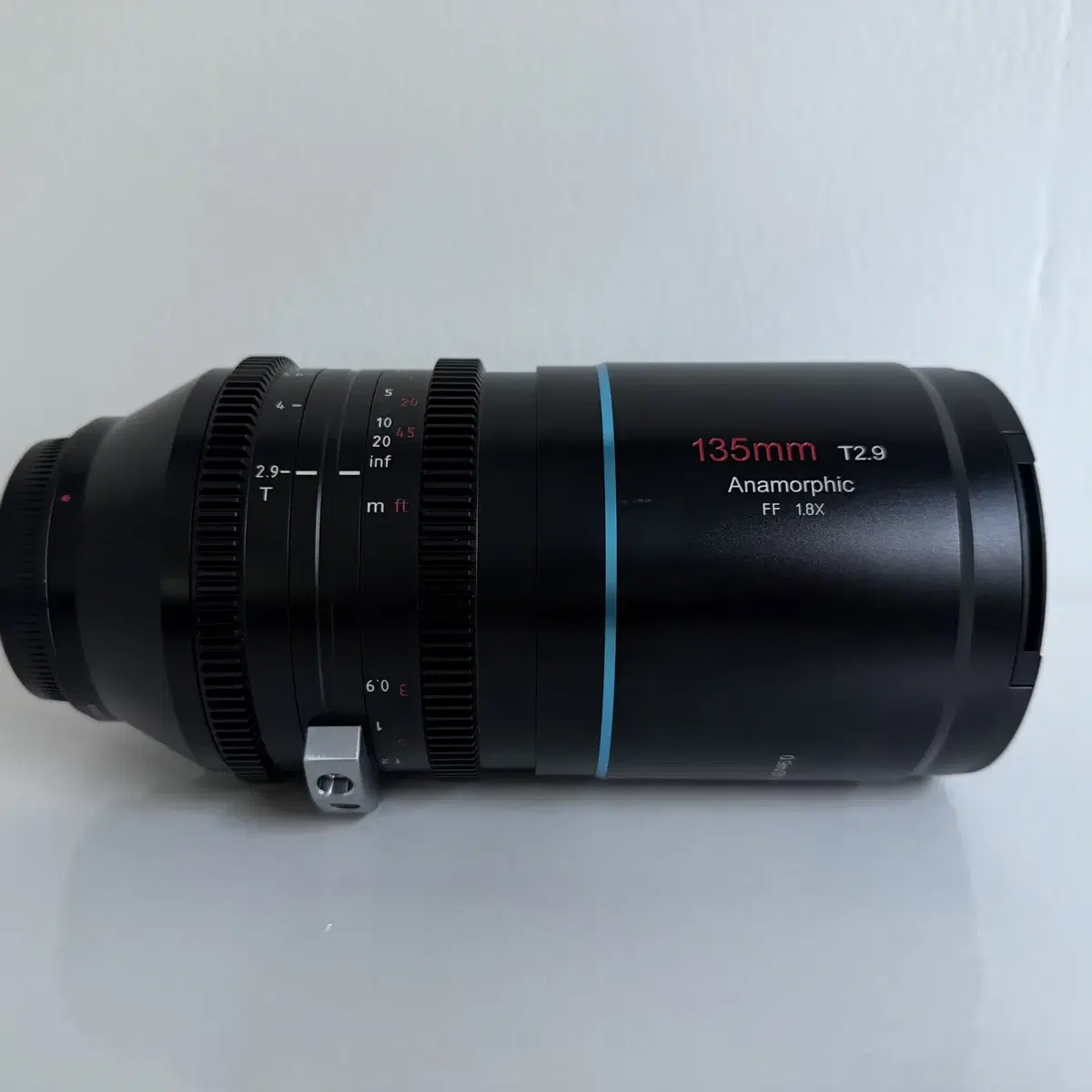 영화처럼 촬영가능한 sirui 135mm T2.9 아나모픽렌즈(L마운트)