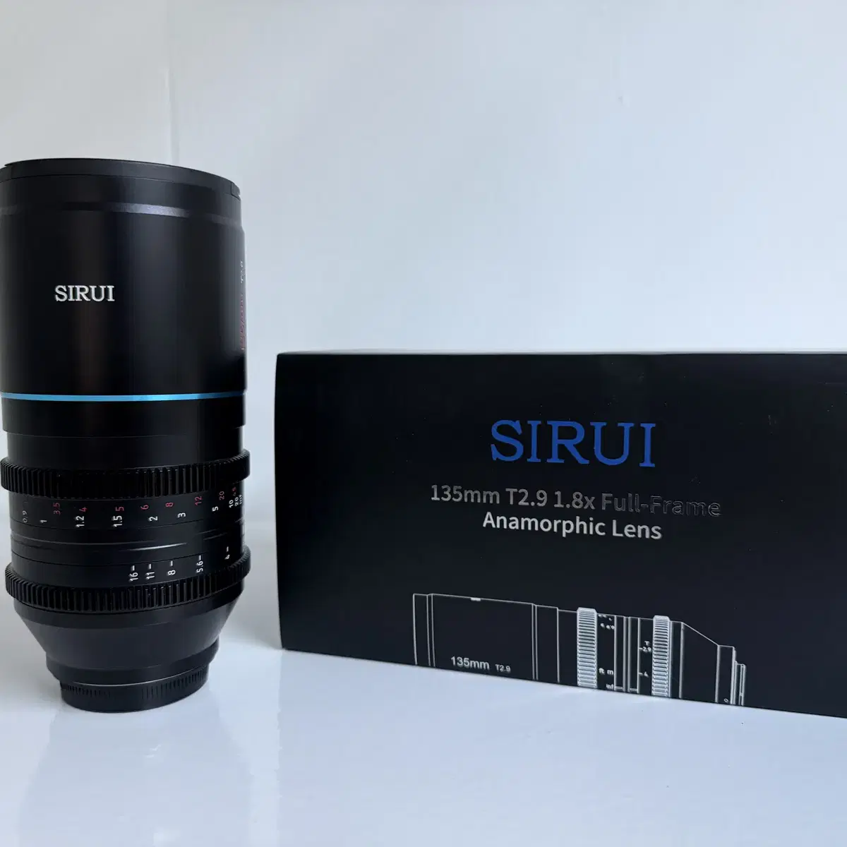 영화처럼 촬영가능한 sirui 135mm T2.9 아나모픽렌즈(L마운트)