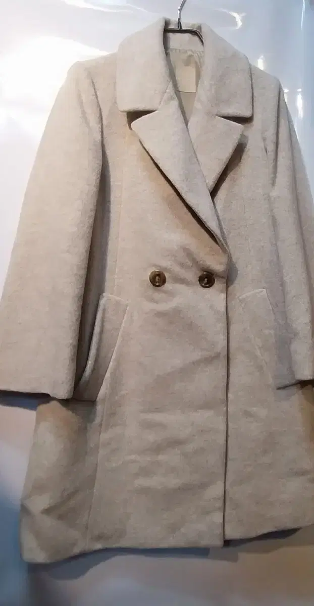 Minimum 100% cotton coat