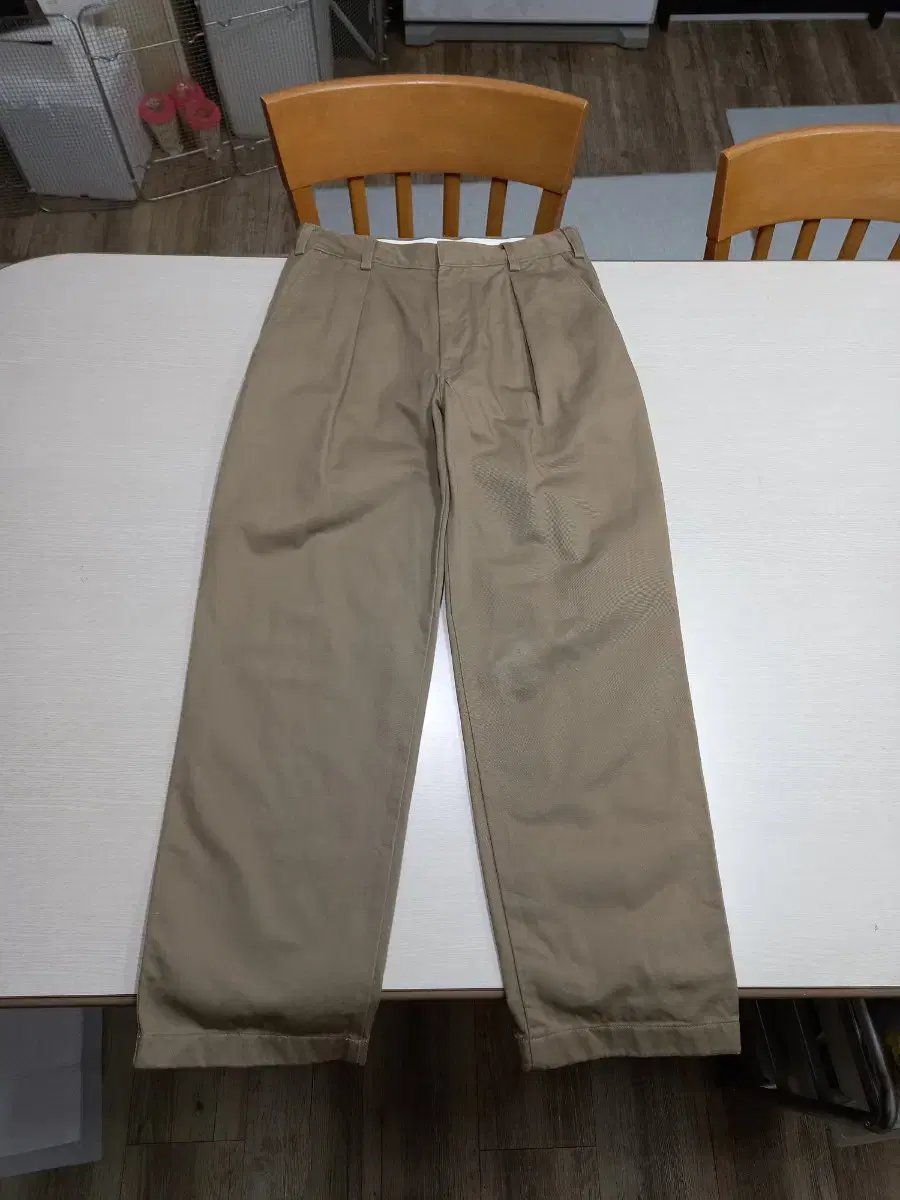 30 UniqloU High-Waisted Tapered Chinos Beige 30-953