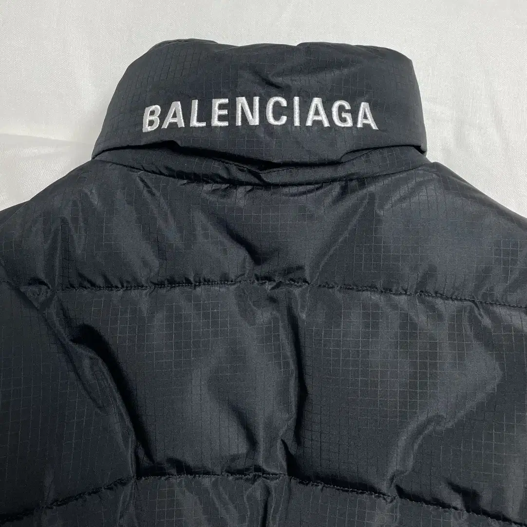 발렌시아가 Balenciaga 뉴 스윙 푸퍼 패딩 재킷 c컬 블랙 36