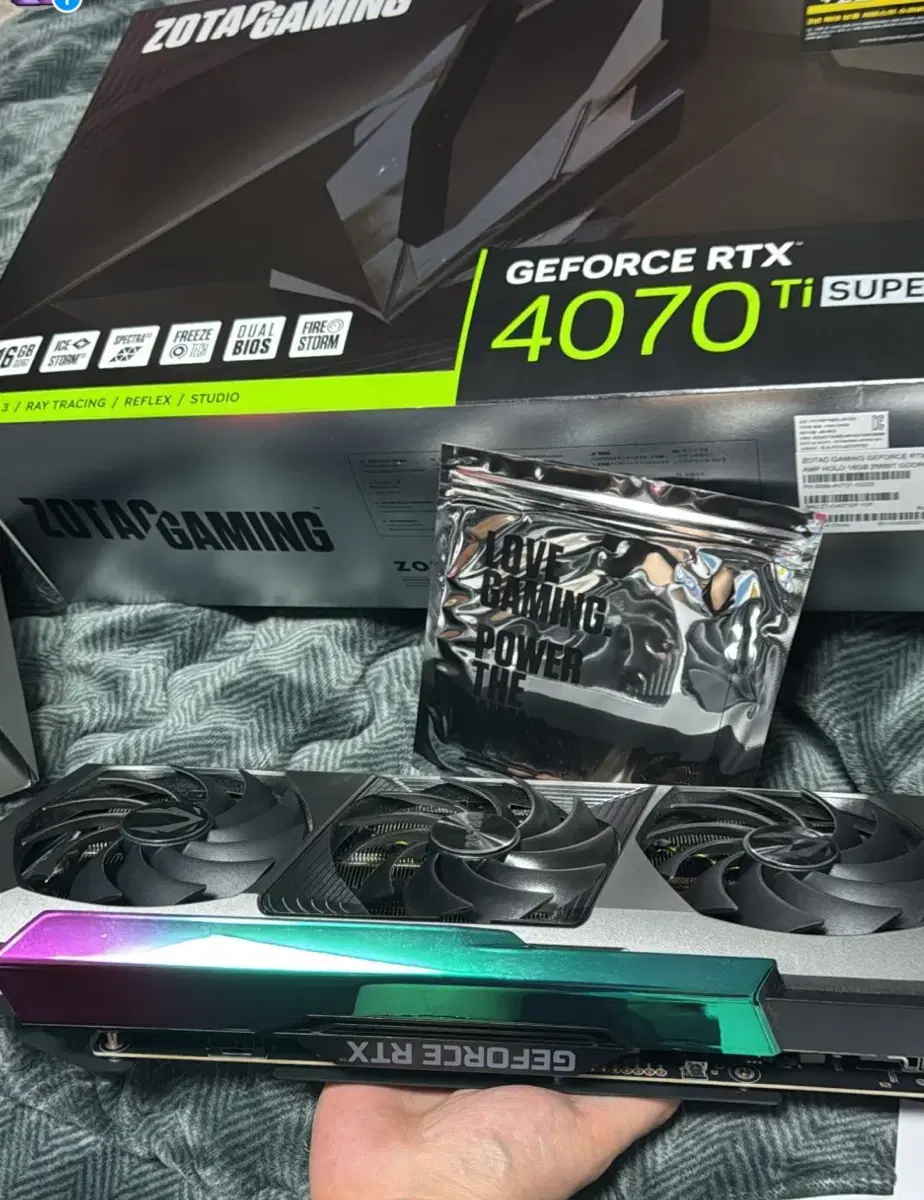 조텍 4070 ti super amp holo 그래픽카드