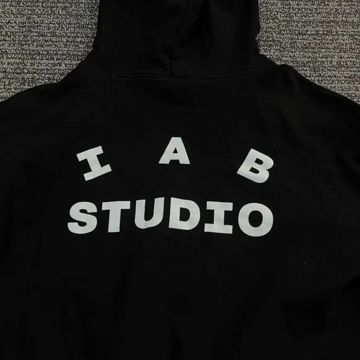 iab studio 후드티