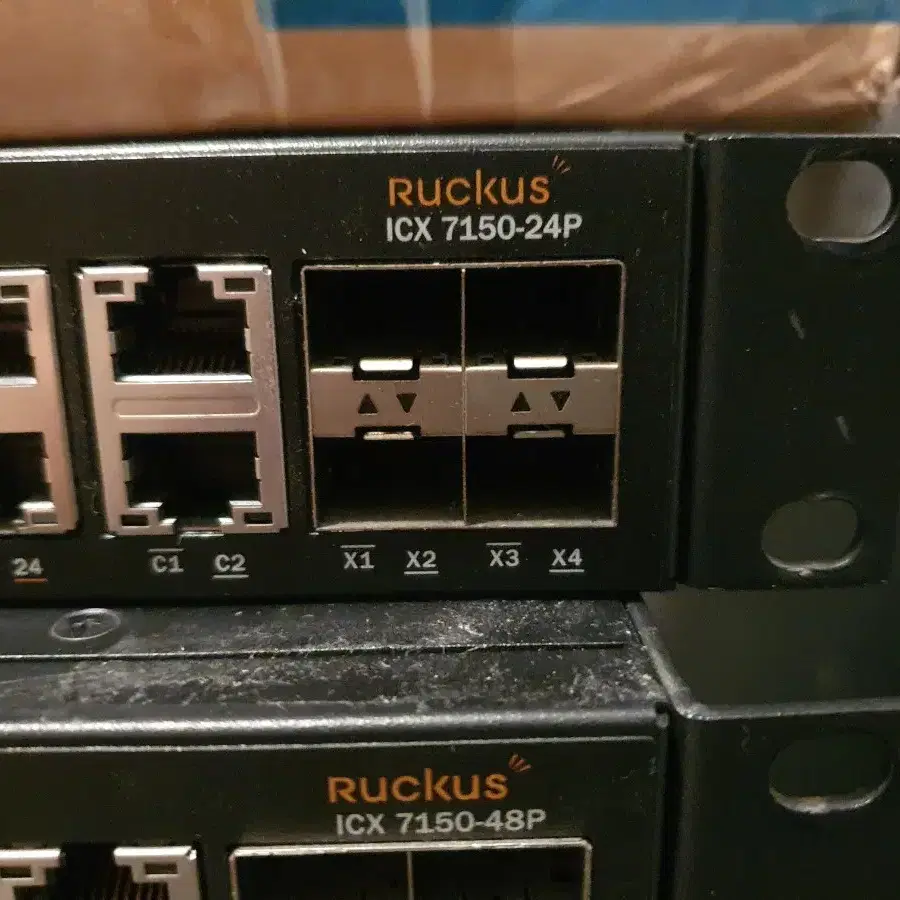 Ruckus ICX7150-24P / 10G, 1G 48포트 PoE 허브