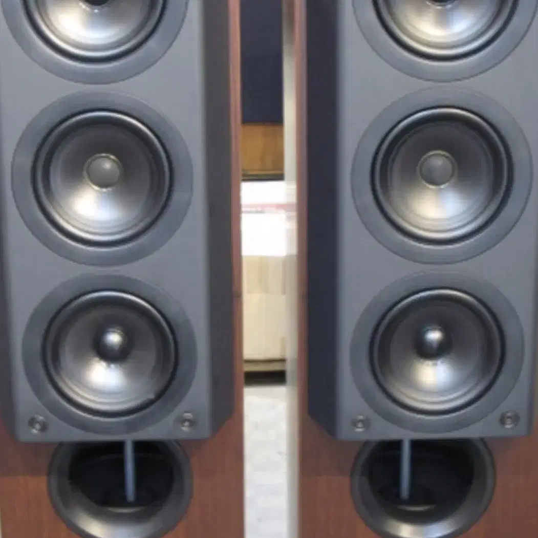 KEF 105,3 스피커