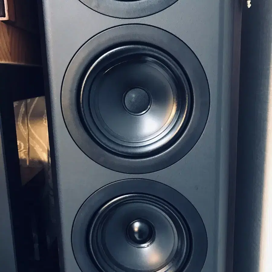 KEF 105,3 스피커