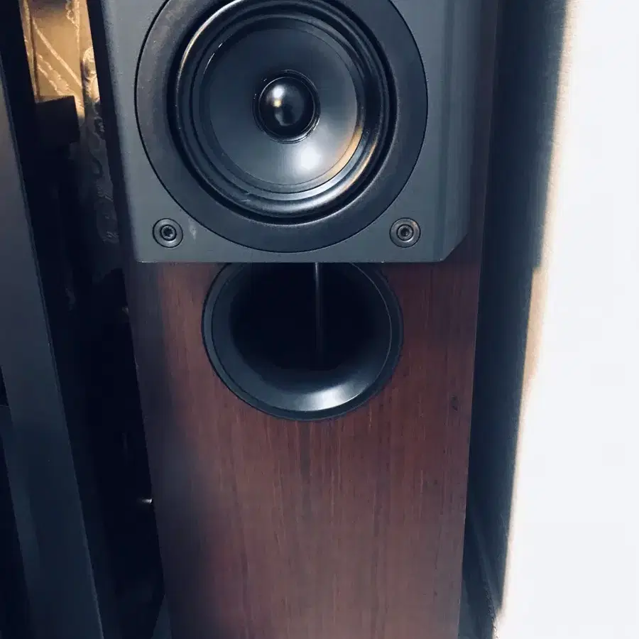 KEF 105,3 스피커