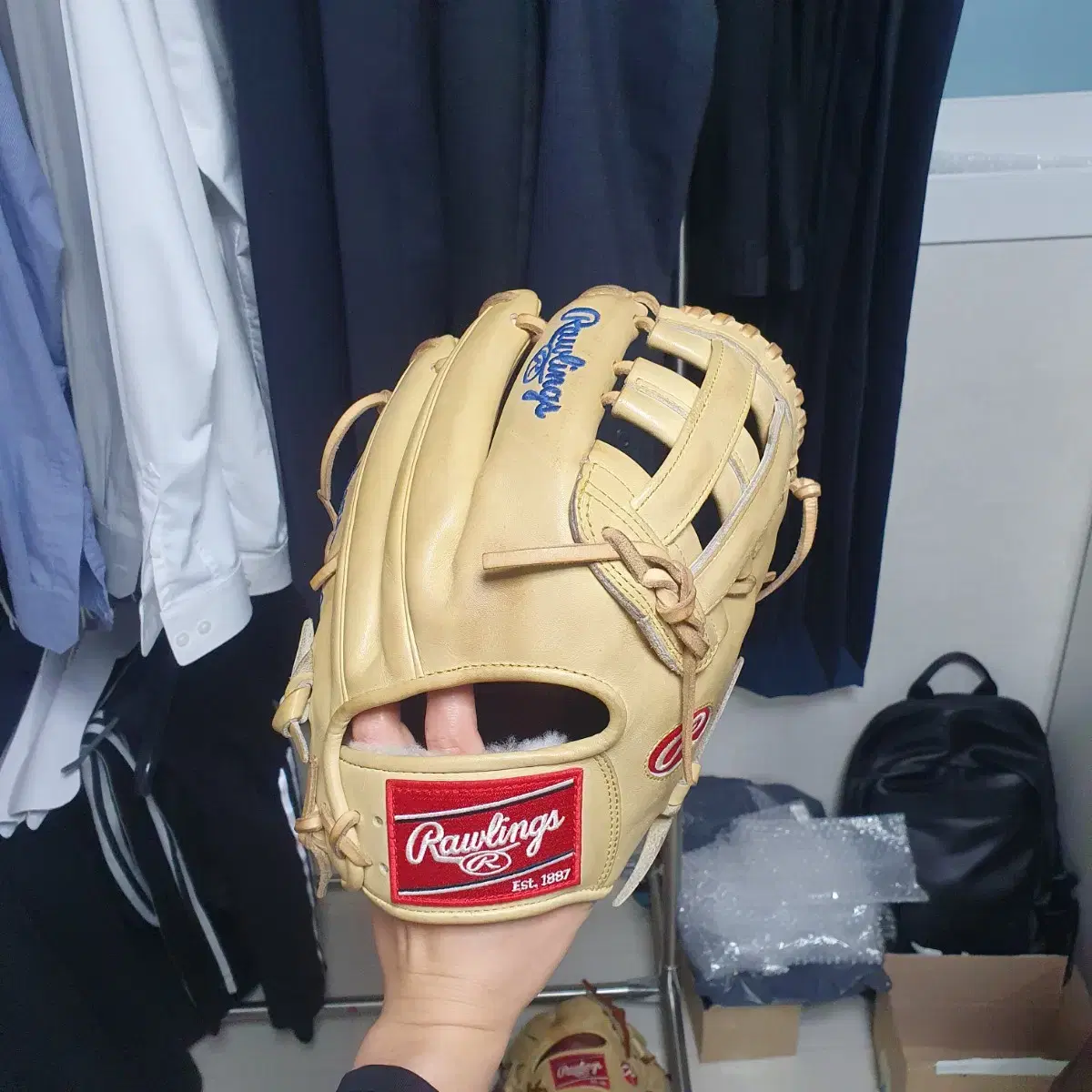 Rawlings Preferred Glove (modeled by Kris Bryant)