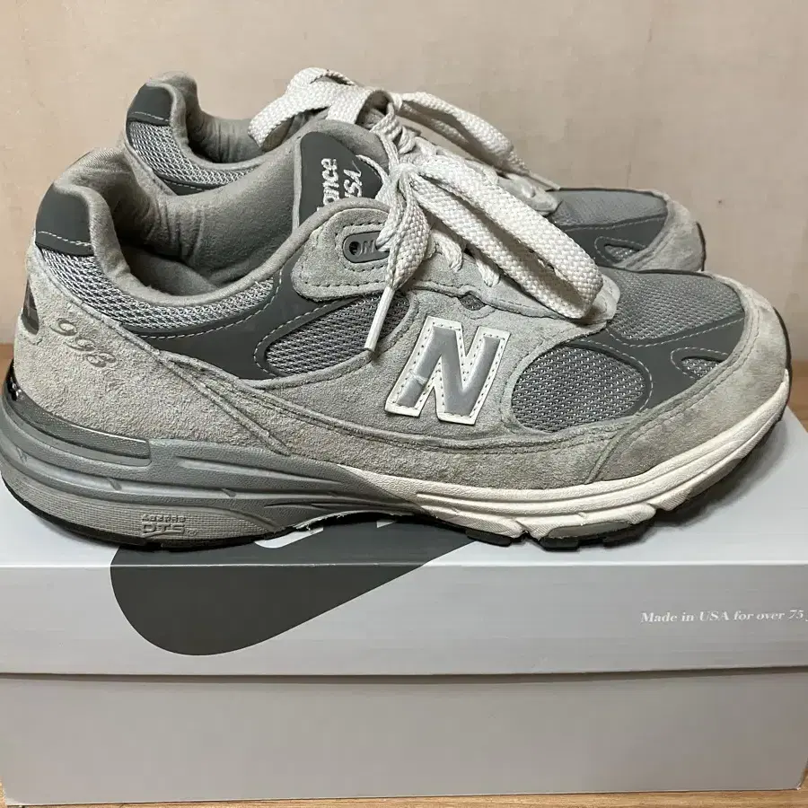 New Balance 993 - 2E Wide 260