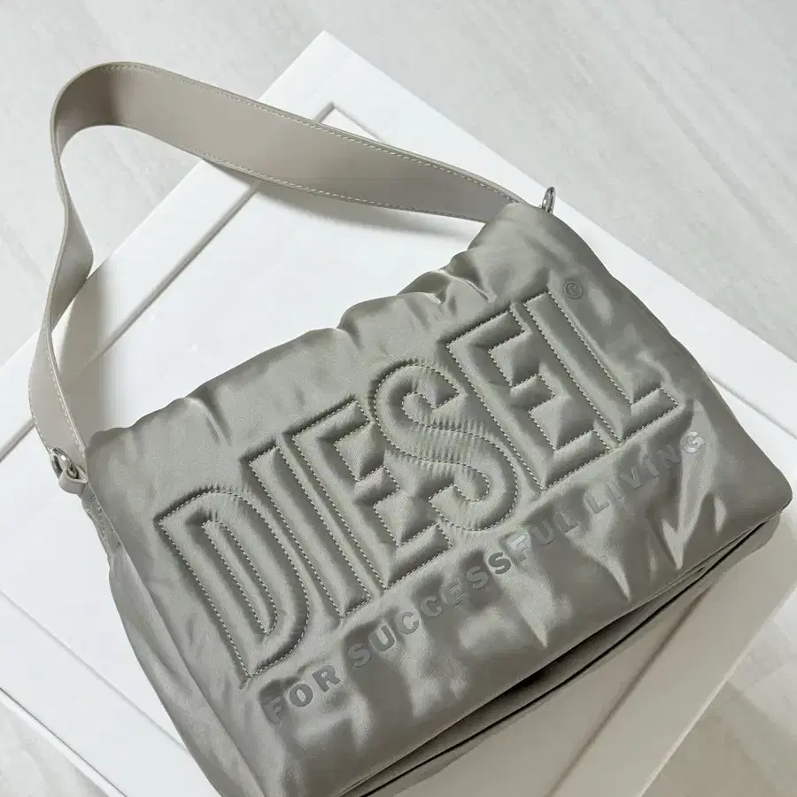 Diesel 실버 숄더백